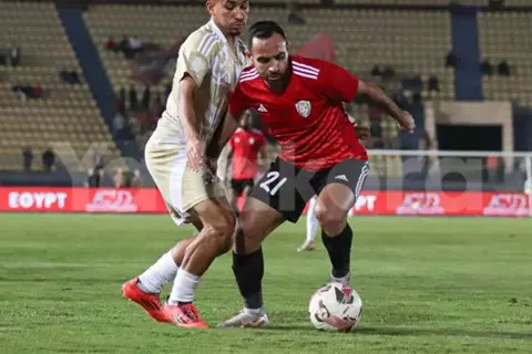 منحه 6 دقائق فقط.. طلائع الجيش يعقد مهمة الأهلي بالهدف الثالث (فيديو)